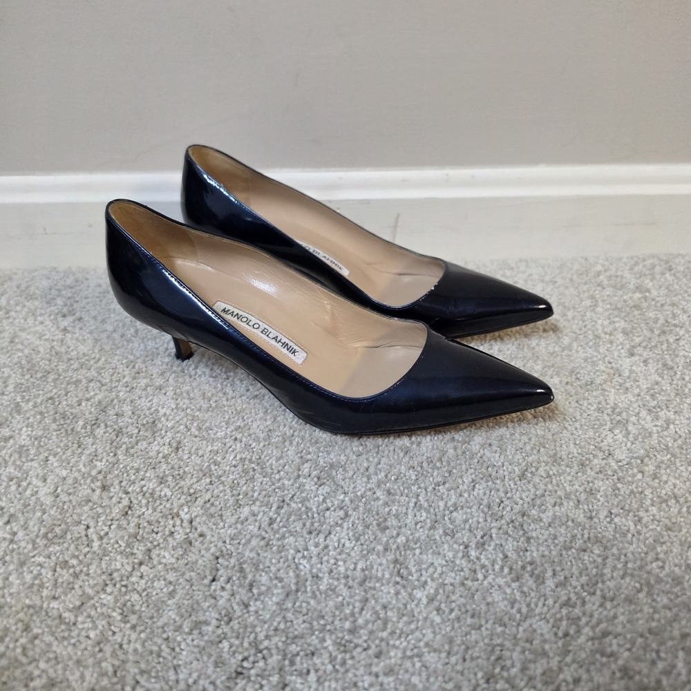 Manolo Blahnik BB 50 Kitten Heel Pumps Navy Metallic Patent Leather Size 37